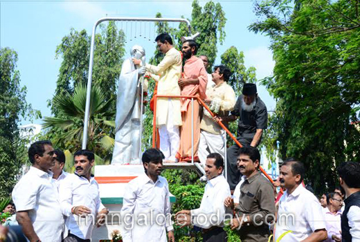 yettionhole protest 1